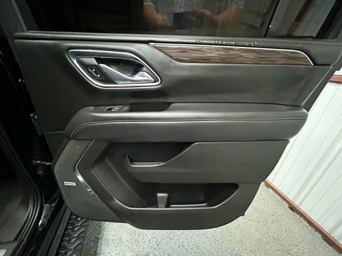 Used 2021 Chevrolet Suburban Z71 w/ Luxury Package image 13