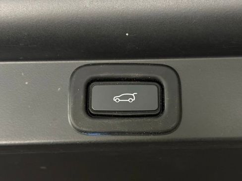 Certified 2023 Land Rover Range Rover SE image 16