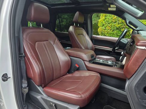 Used 2023 Ford Expedition Limited AWD/4WD image 41