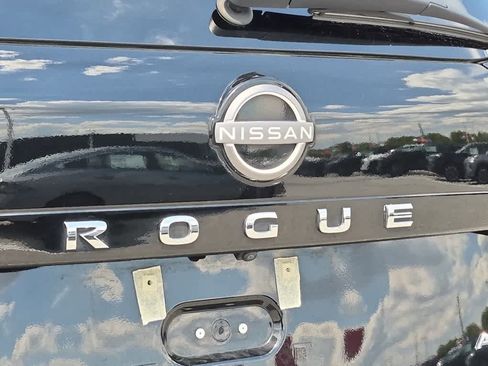 Used 2023 Nissan Rogue S AWD/4WD image 20
