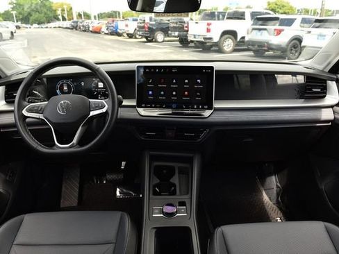 Certified 2025 Volkswagen Tiguan SE w/ Panoramic Sunroof Package AWD/4WD image 7