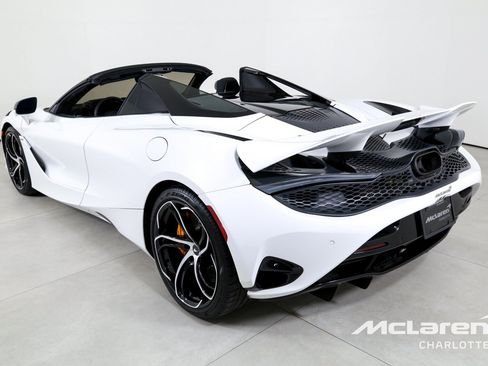 Used 2024 McLaren 750S Spider RWD image 8