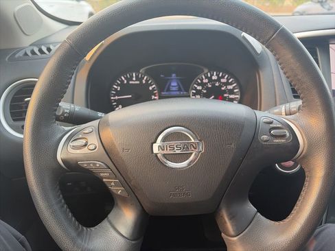 Used 2017 Nissan Pathfinder SL w/ SL Tech Package image 18