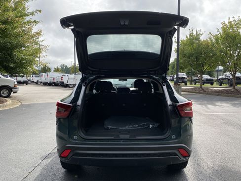 Used 2026 Chevrolet Trax LS w/ LS Convenience Package FWD image 11
