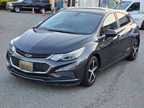 Used 2017 Chevrolet Cruze LT FWD image 8