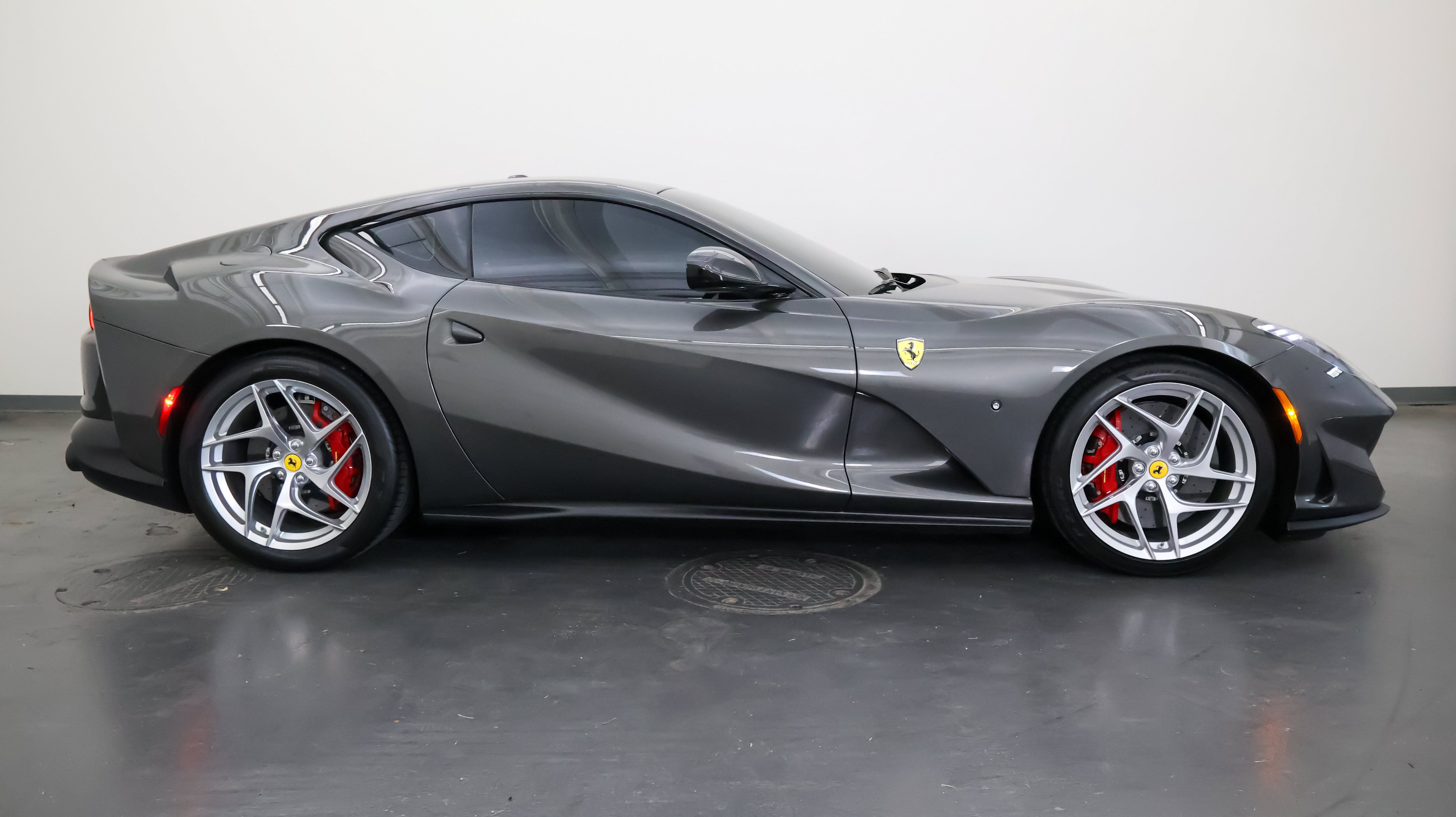 Used 2019 Ferrari 812 Superfast RWD image 2