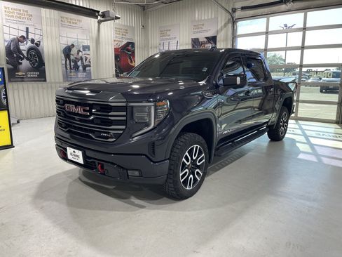 Used 2024 GMC Sierra 1500 AT4 w/ Technology Package AWD/4WD image 8