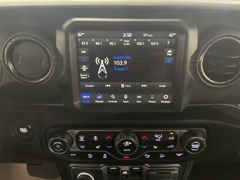 Used 2021 Jeep Wrangler Unlimited Sahara image 22