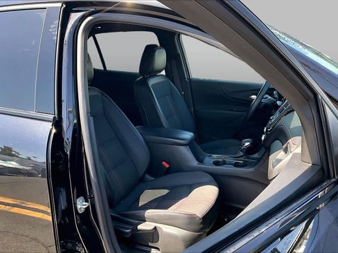 Used 2023 Chevrolet Equinox RS FWD image 8
