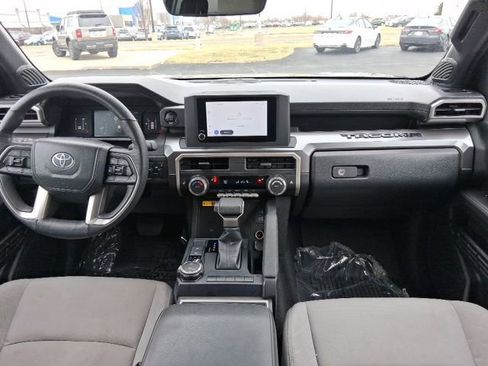 Used 2025 Toyota Tacoma SR5 AWD/4WD image 10
