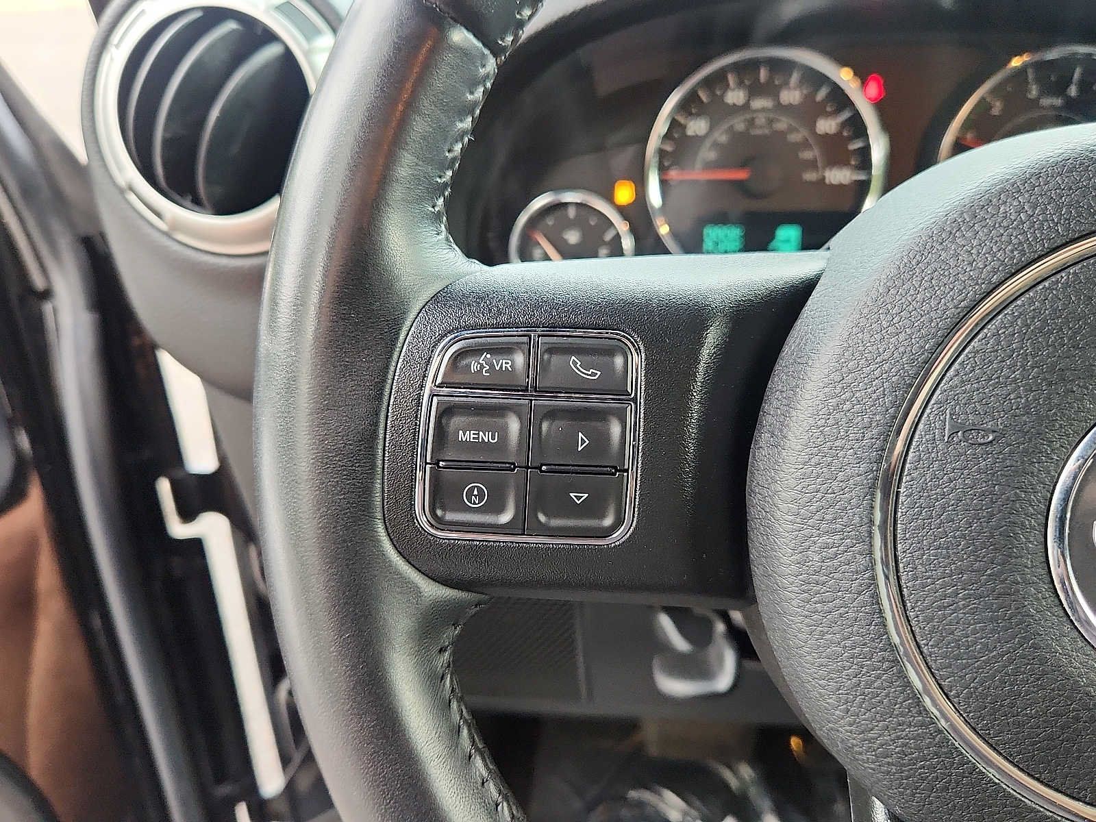 Used 2016 Jeep Wrangler Unlimited Sahara w/ Dual Top Group AWD/4WD image 19