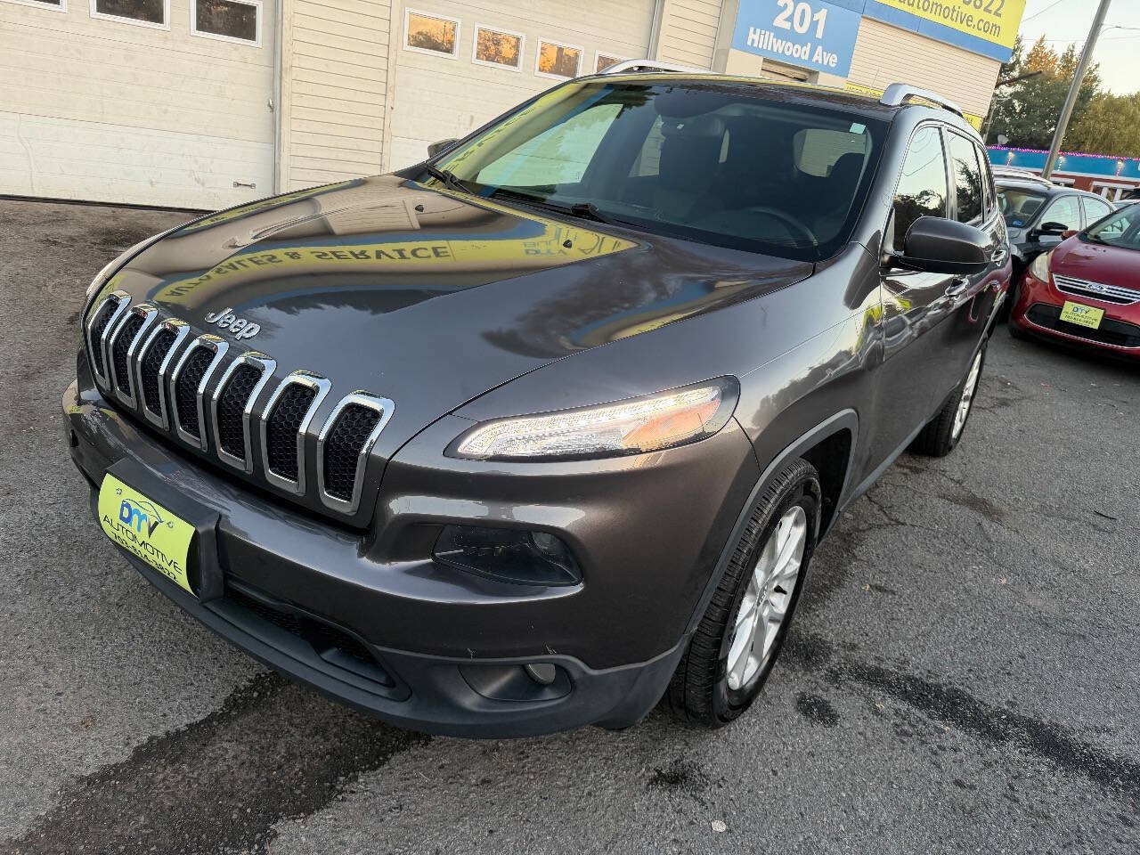 Used 2014 Jeep Cherokee Latitude w/ Cold Weather Group FWD image 2