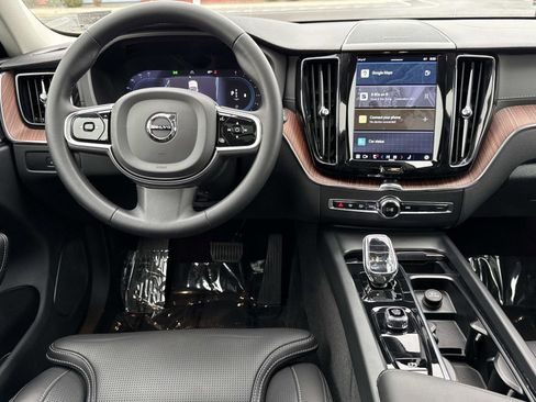 Used 2023 Volvo XC60 B5 Ultimate w/ Climate Package image 2