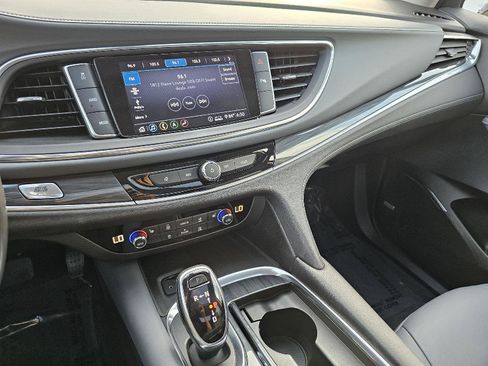 Used 2021 Buick Enclave Essence w/ Sound and Sites Package AWD/4WD image 15