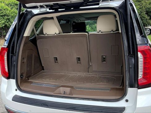 Used 2023 GMC Yukon Denali AWD/4WD image 4