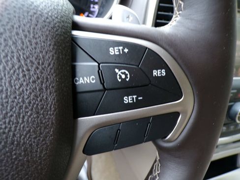 Used 2015 Jeep Grand Cherokee Overland AWD/4WD image 31