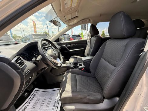 Used 2018 Nissan Rogue SV image 15