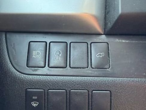 Used 2019 Toyota Highlander XLE AWD/4WD image 18