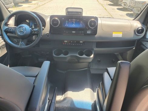 Used 2025 Mercedes-Benz Sprinter 2500 image 13