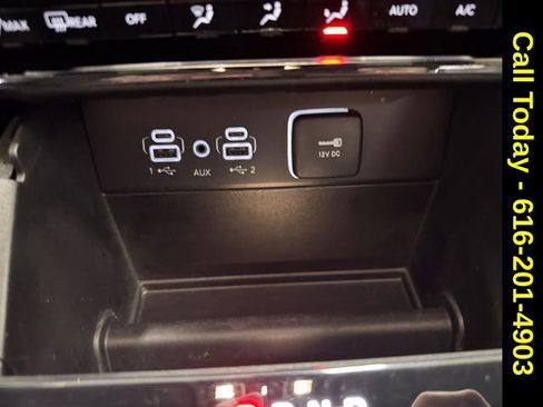 Used 2023 Jeep Grand Cherokee Limited w/ Black Appearance Package image 16