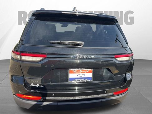 Used 2025 Jeep Grand Cherokee Altitude AWD/4WD image 5