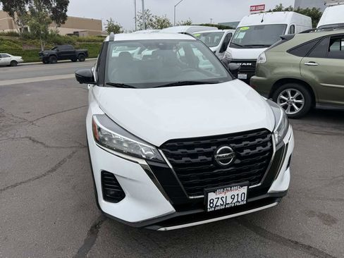 Used 2021 Nissan Kicks SR w/ SR Premium Package FWD image 6