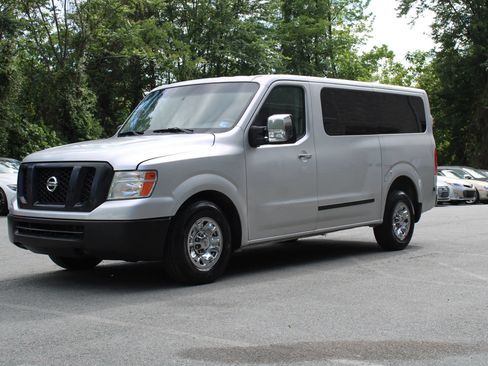 Used 2020 Nissan NV 3500 SL RWD image 4