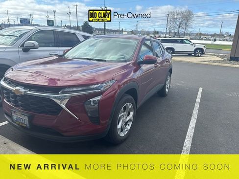 Used 2024 Chevrolet Trax LS w/ LS Convenience Package image 1