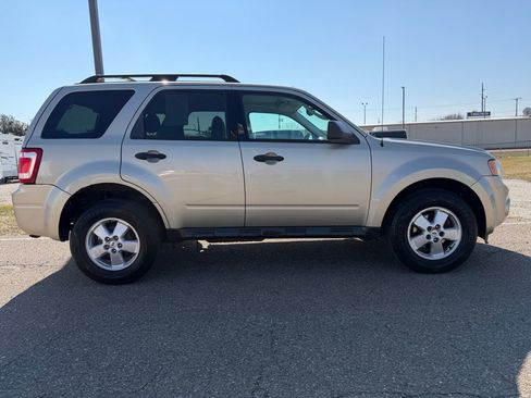 Used 2010 Ford Escape XLT image 19