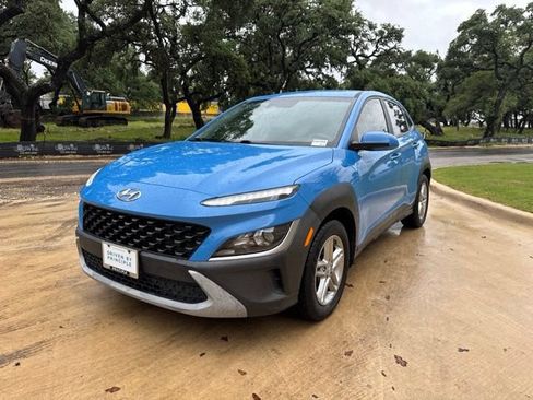 Used 2022 Hyundai Kona SE FWD image 2