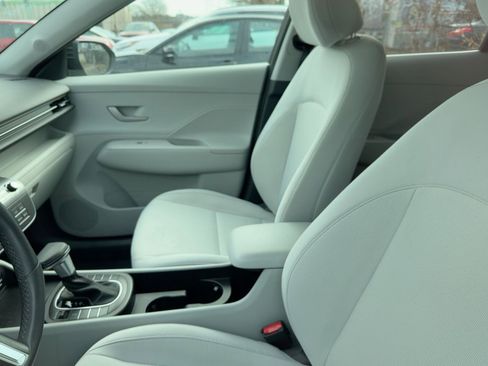 Used 2025 Hyundai Kona SEL image 7