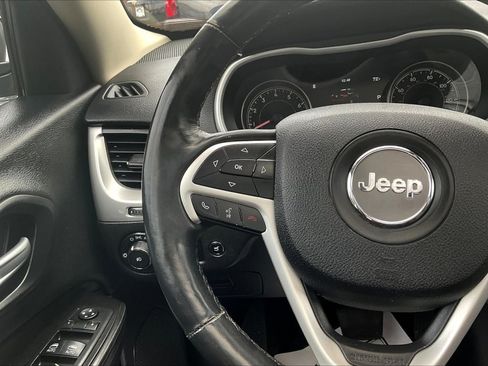 Used 2014 Jeep Cherokee Trailhawk w/ Comfort/Convenience Group AWD/4WD image 11