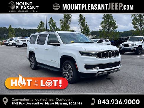 Used 2024 Jeep Wagoneer Series II w/ Flexible Seating Group RWD image 1