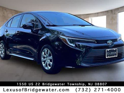 Used 2023 Toyota Corolla LE AWD/4WD image 1
