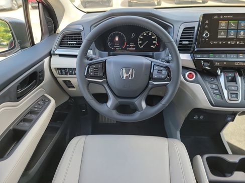 Used 2026 Honda Odyssey EX-L image 16