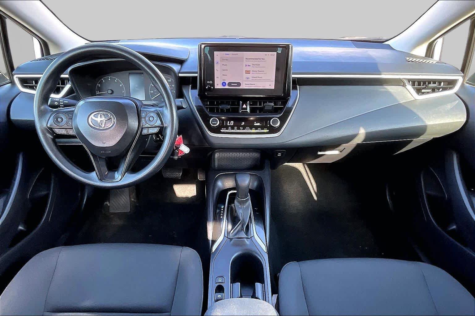 Used 2025 Toyota Corolla LE FWD image 13