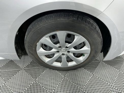 Used 2022 Toyota Corolla LE image 17