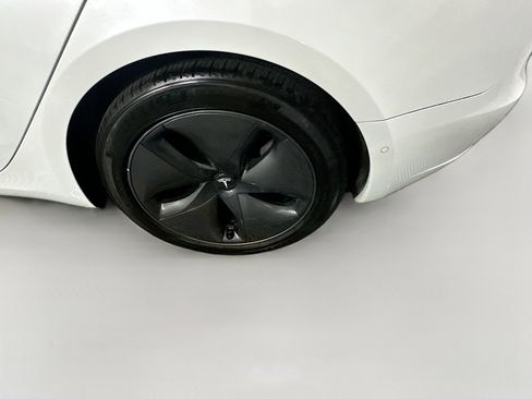 Used 2020 Tesla Model 3 Standard Range Plus image 11