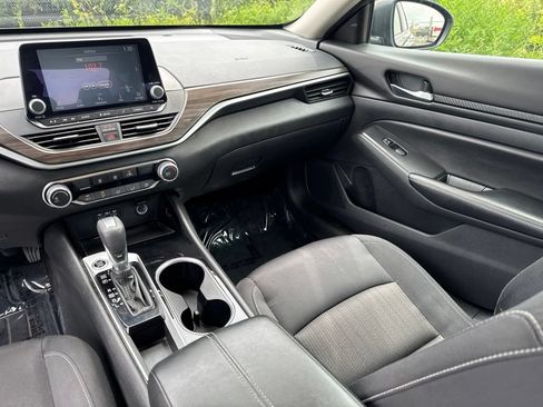 Used 2024 Nissan Altima 2.5 SV FWD image 10