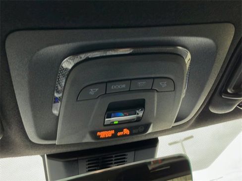 Used 2025 Toyota Corolla SE image 22