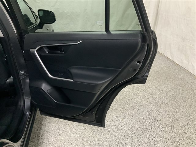 Used 2021 Toyota RAV4 LE AWD/4WD image 19