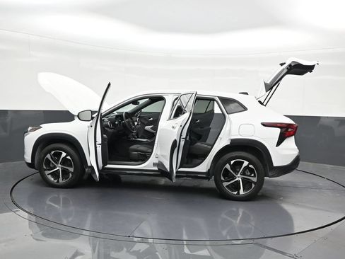 Used 2024 Chevrolet Trax RS FWD image 35