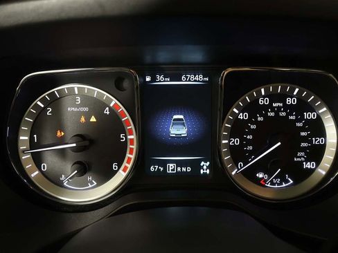 Used 2017 Nissan Titan SV image 37