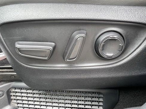 Used 2023 Toyota Sienna XLE image 27