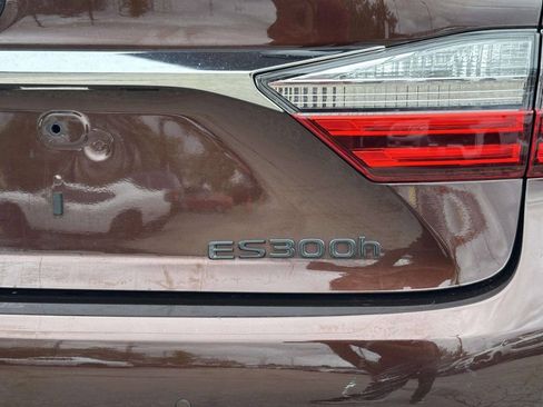 Used 2016 Lexus ES 300h w/ Luxury Package w/Wood Trim FWD image 42