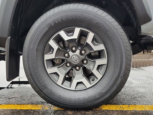 Used 2019 Toyota Tacoma TRD Off-Road w/ Technology Package image 10