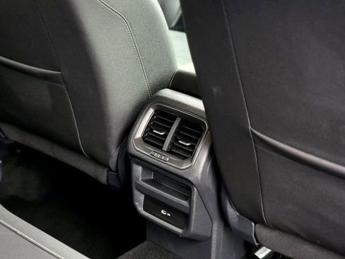 Used 2024 Volkswagen Taos SE image 34