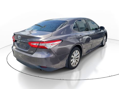Used 2018 Toyota Camry LE w/ Convenience Package FWD image 7