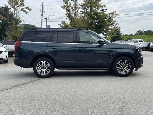 Certified 2025 Ford Expedition Active AWD/4WD image 6