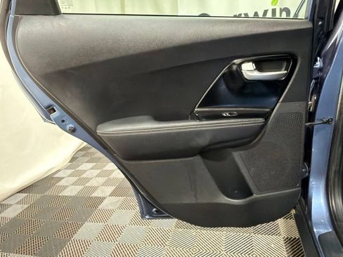 Used 2022 Kia Niro EX FWD image 17